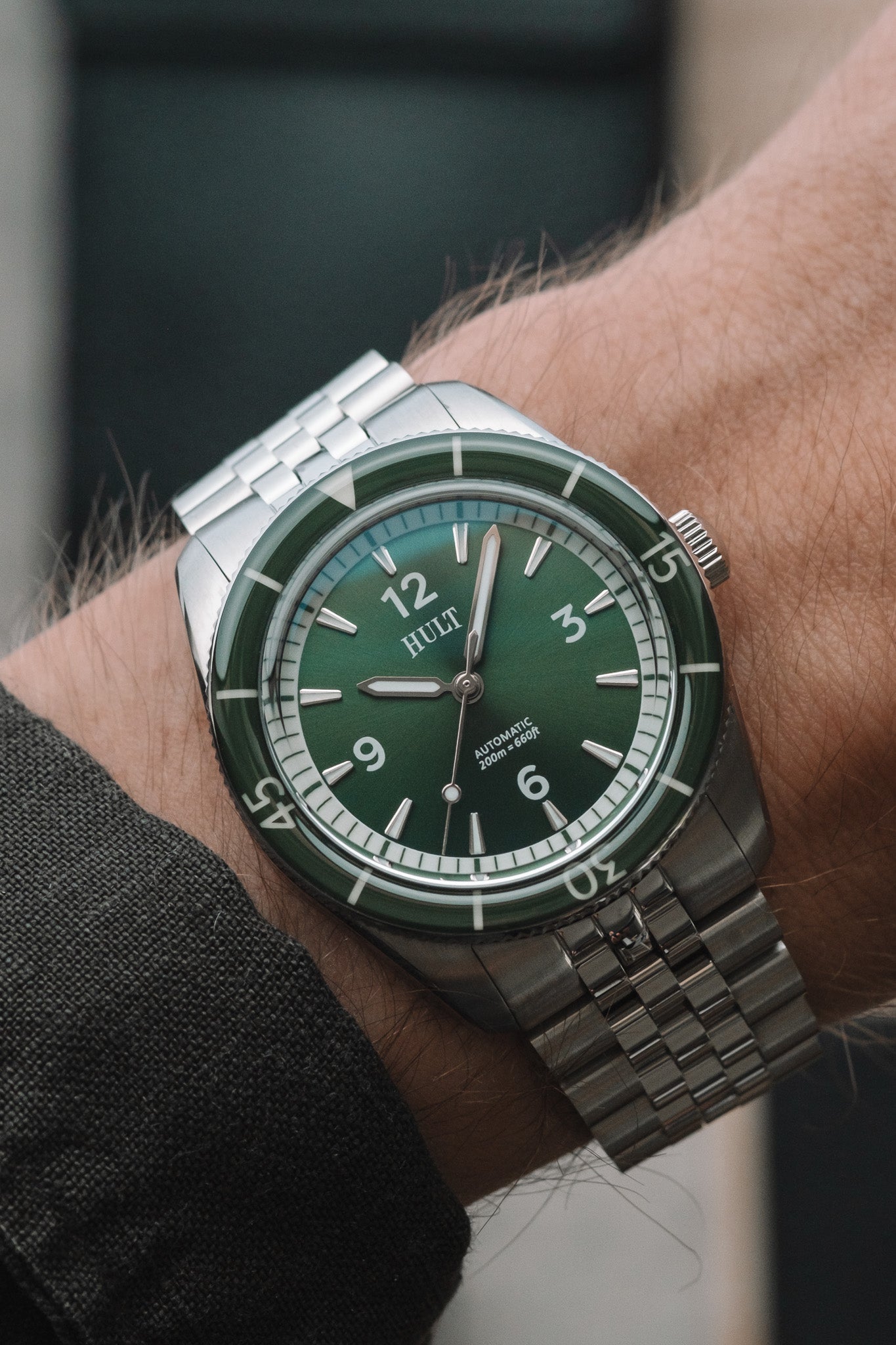 Aquatique Forest Green: A 37mm vintage-inspired Diver Watch